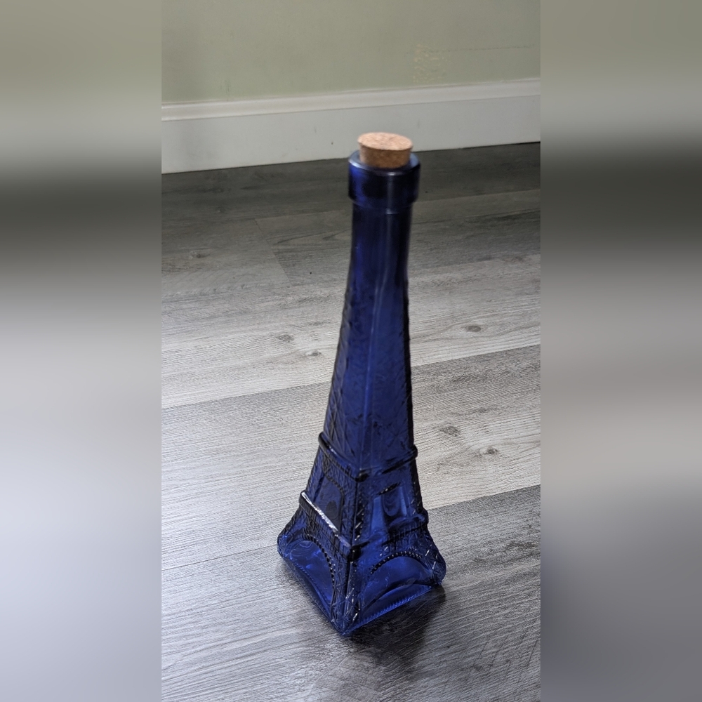 Vintage cobalt blue glass Eiffel Tower bottle or bud vase - Picture 3 of 5
